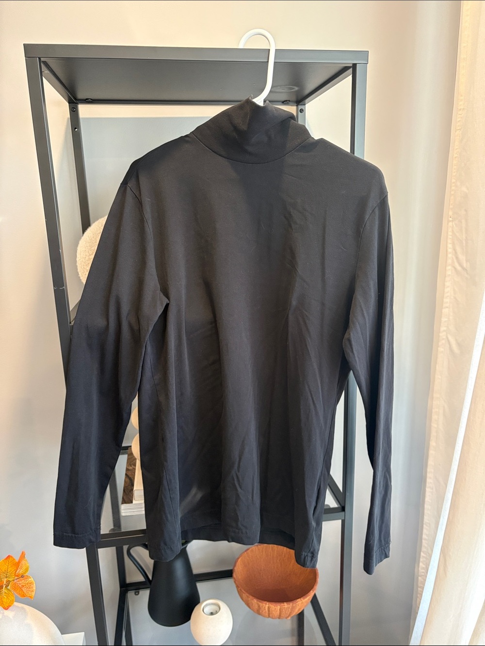 050 Woman’s Black Long-Sleeve Turtleneck Shirt